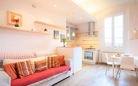 Guesthost - Skyline Central Apartment